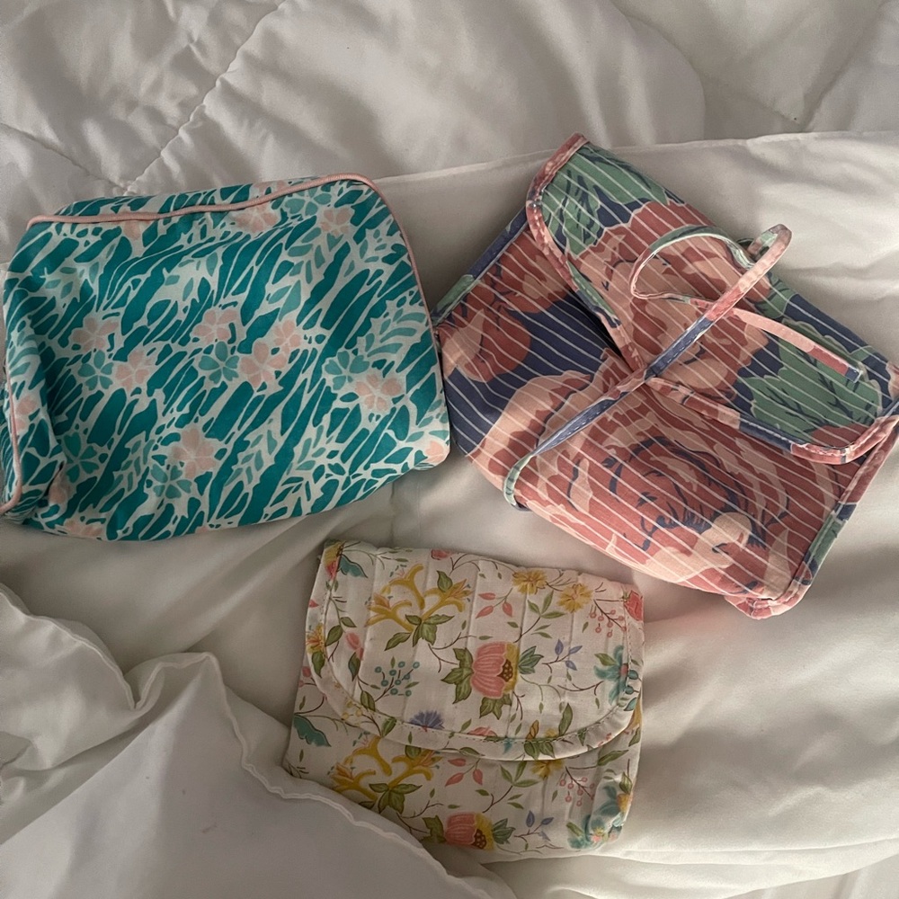 Elizabeth Arden Floral Cosmetic Bag Trio